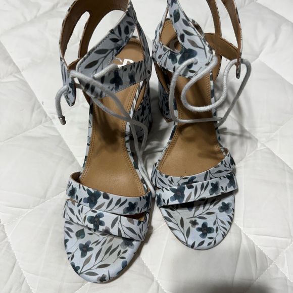 GB black and white block 4” high heels sandals. - Picture 7 of 7